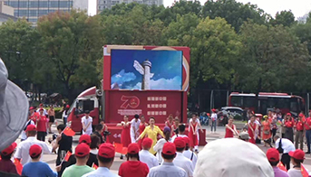 上海莘莊人民用景川移動(dòng)廣告車歌唱新中國，共慶祖國70周歲華誕